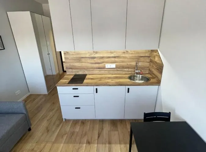 25 Airport Apartman *